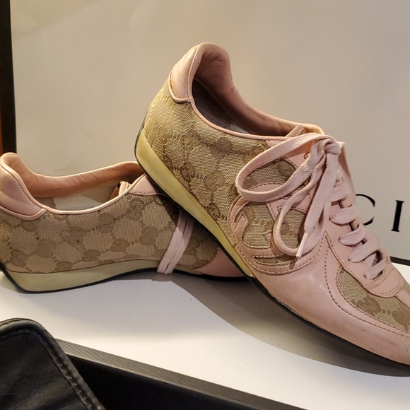 2 LOUISVUITTON & 2 GUCCI = 4 PAIRS - Picture 5 of 13